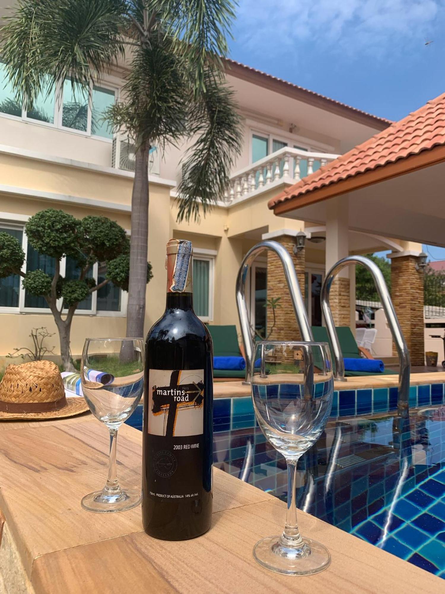 Yoch Pool Villa Pattaya Exterior foto