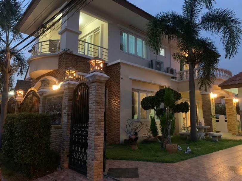 Yoch Pool Villa Pattaya Exterior foto