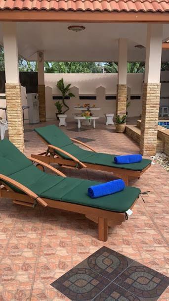 Yoch Pool Villa Pattaya Exterior foto