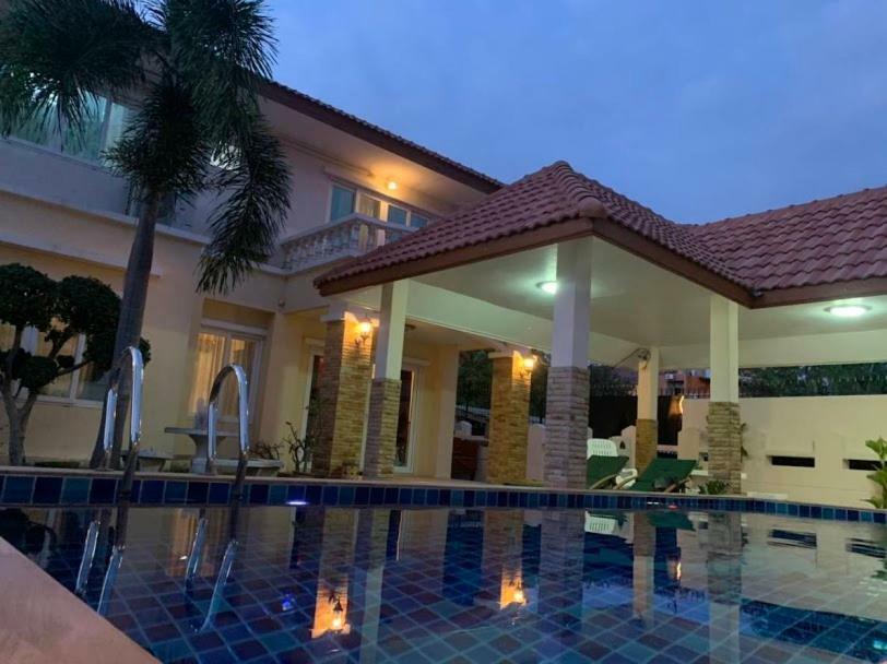 Yoch Pool Villa Pattaya Exterior foto