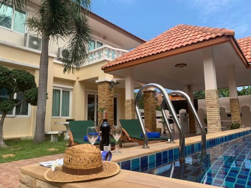 Yoch Pool Villa Pattaya Exterior foto